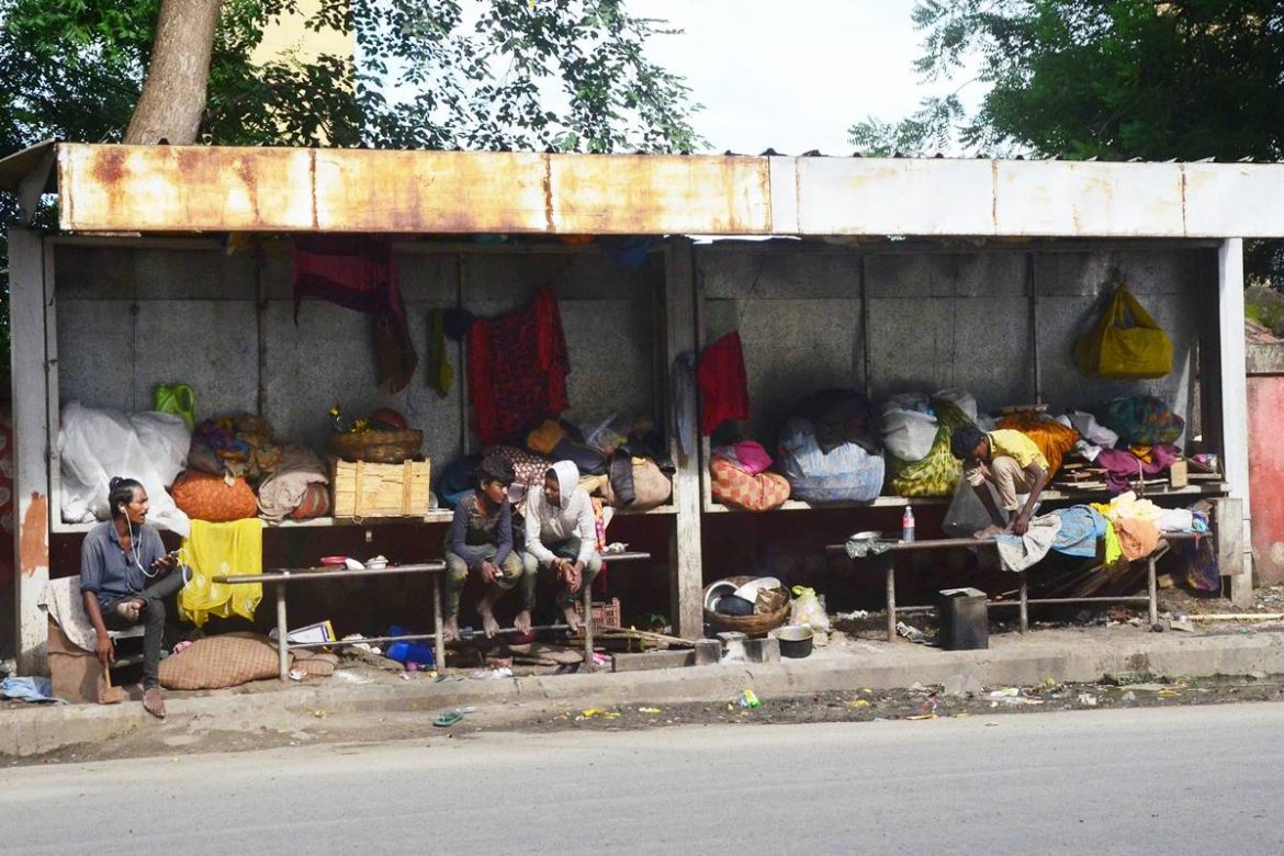 City Bus Stand Turns into Shelter for Beggars | Nagpur City News