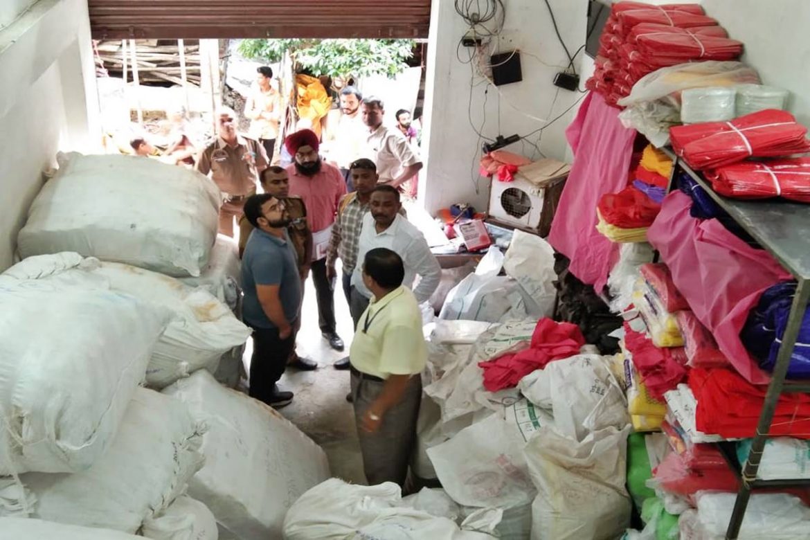 NMC Seizes Six Tonnes of Plastic from a Godown | Nagpur City News