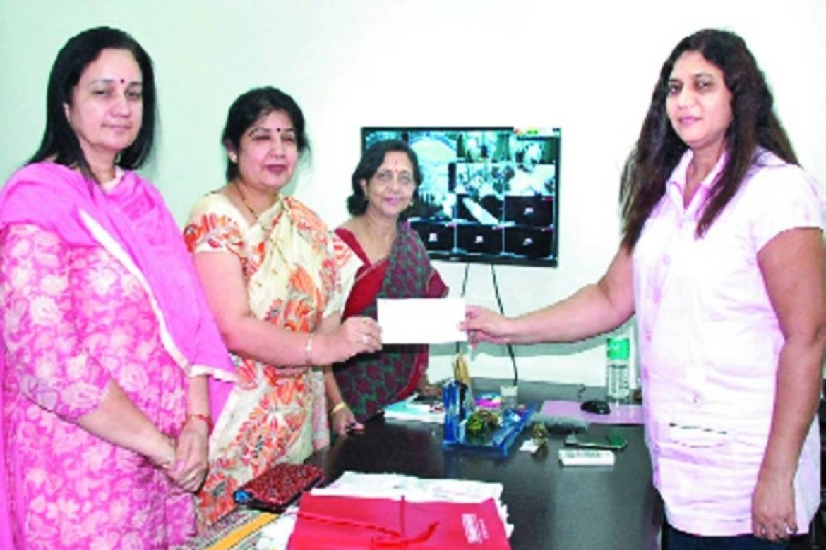 Jhankar Mahila Mandal Donates 1 Lakh to Flood Affected Parts of Maha