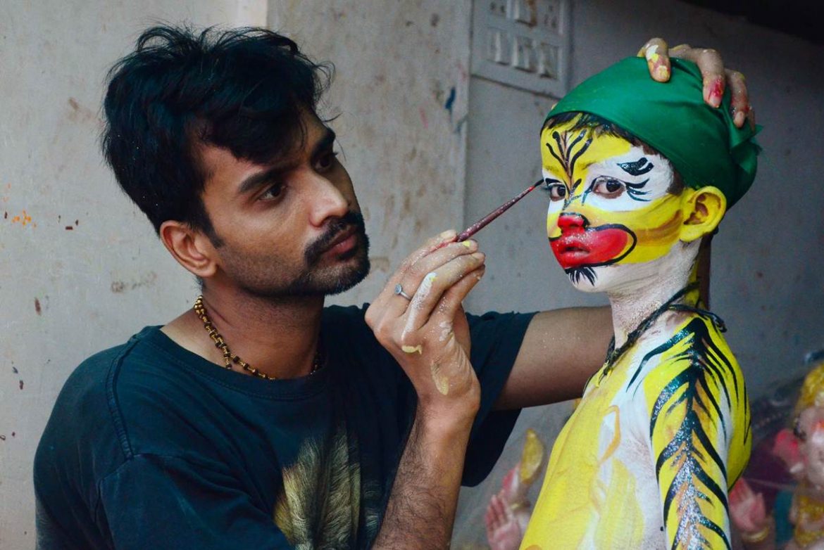 Local Artist Paints Children on the Eve of Muharram | City News Nagpur