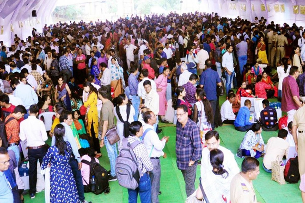 Polls officials with EVMs and other material | City News Nagpur