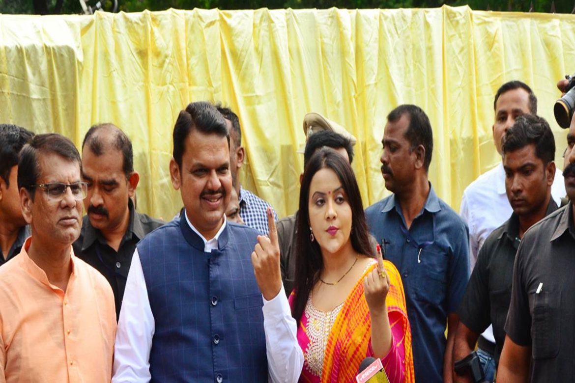 CM Devendra Fadnavis & His Wife voted for Maharashtra Assembly Polls