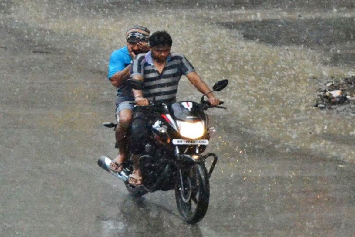 Diwali with umbrellas ? | Nagpur City News | The Live Nagpur