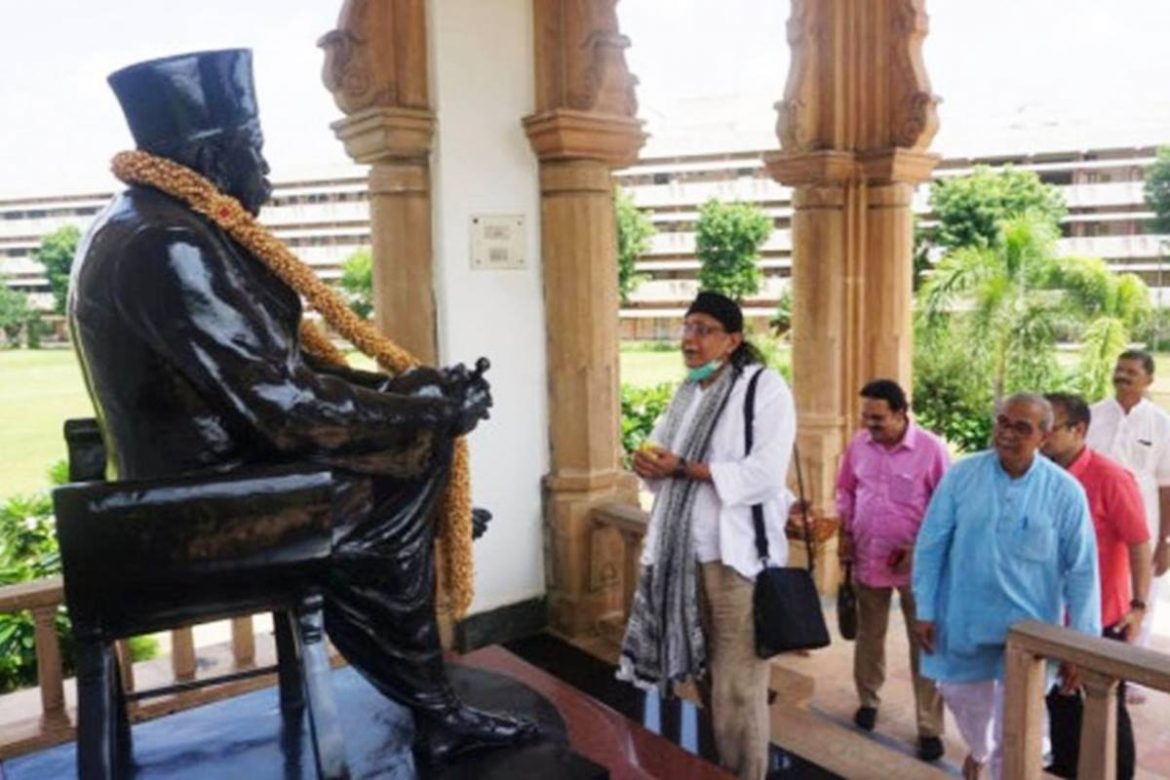 Bollywood actor Mithun Chakraborty calls on RSS chief | Nagpur City News