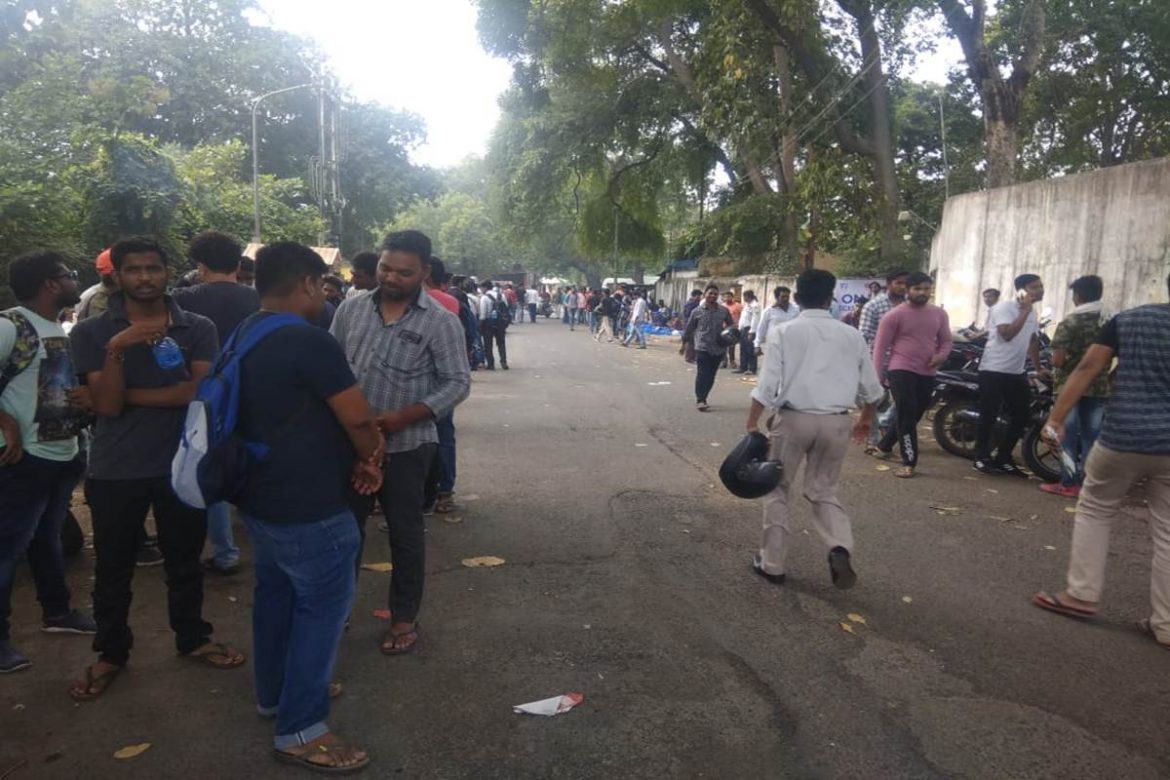 Excited Fans Wait in a Long Queue at VCA | Nagpur Sports News