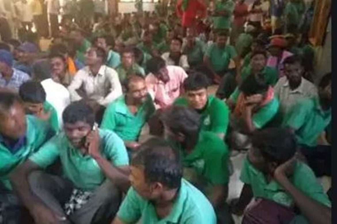 Irked Kanak Employees Protest at NMC Headquarters | Nagpur City News