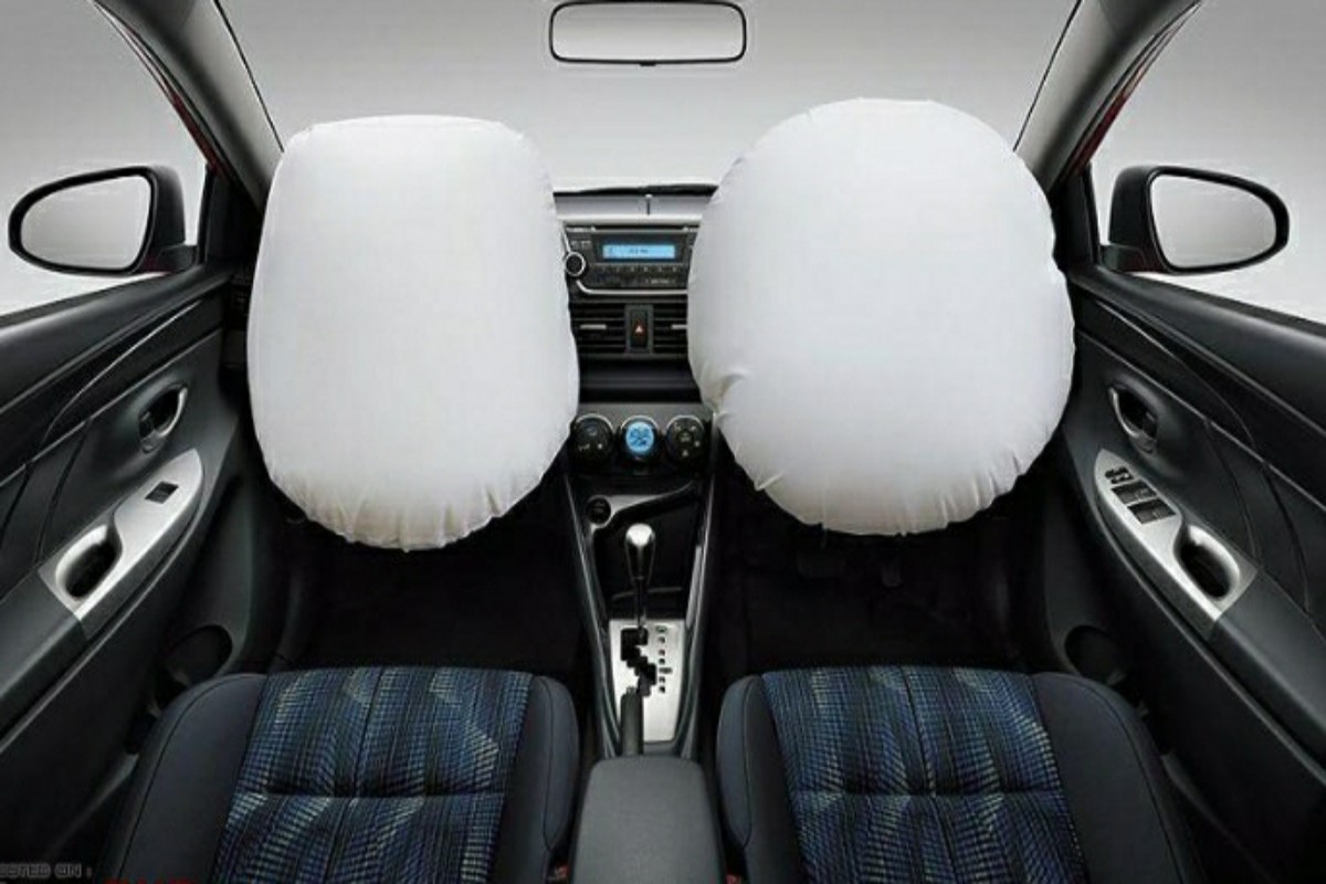 Подушки безопасности hyundai. Toyota airbag. Подушка безопасности в машине. Аирбаг машина. Модули подушек безопасности автомобильные.