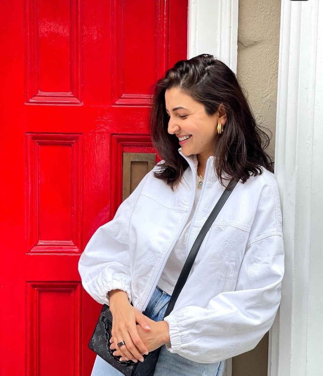 Anushka Sharma's COMPLETE LOOK from latest Instagram photo costs