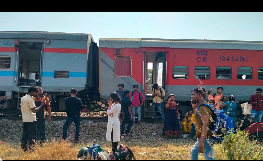 leeftijd voor de helft Momentum Trains cancelled,diverted, short terminate due to derailment near Nashik -  The Live Nagpur