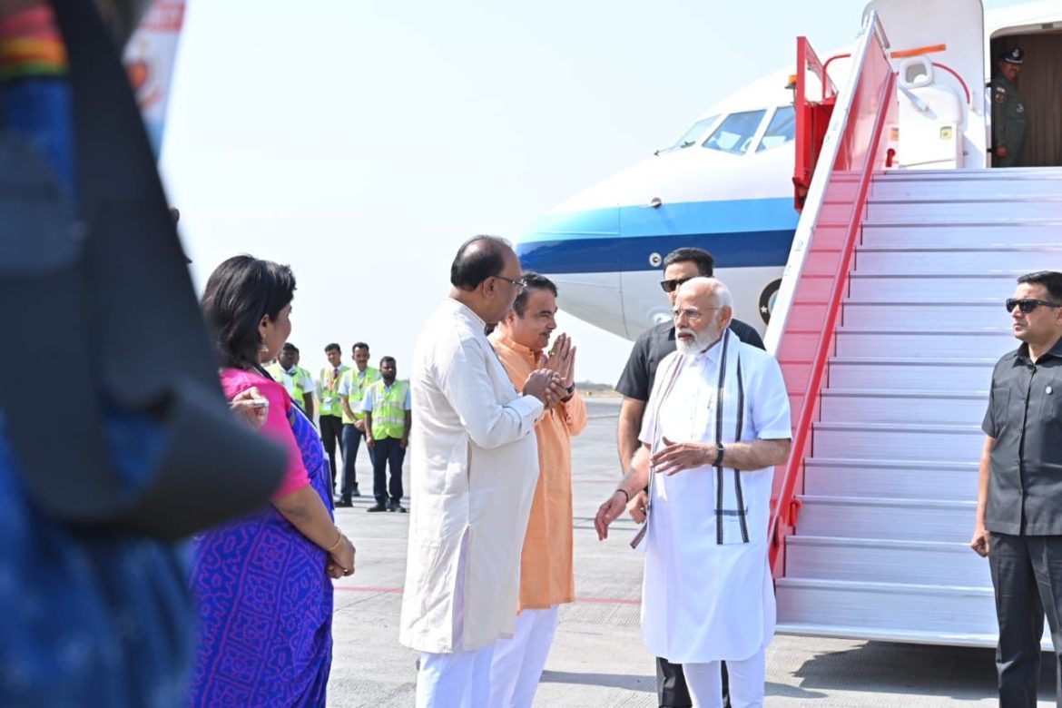 PM Modi welcomed at Nagpur airport - The Live Nagpur